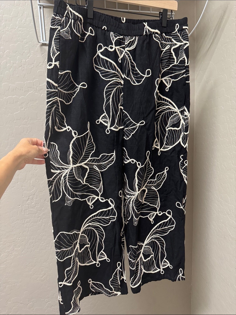 Chico's Pull On Embroidered Wide Crop Black Pants with Embroidery
